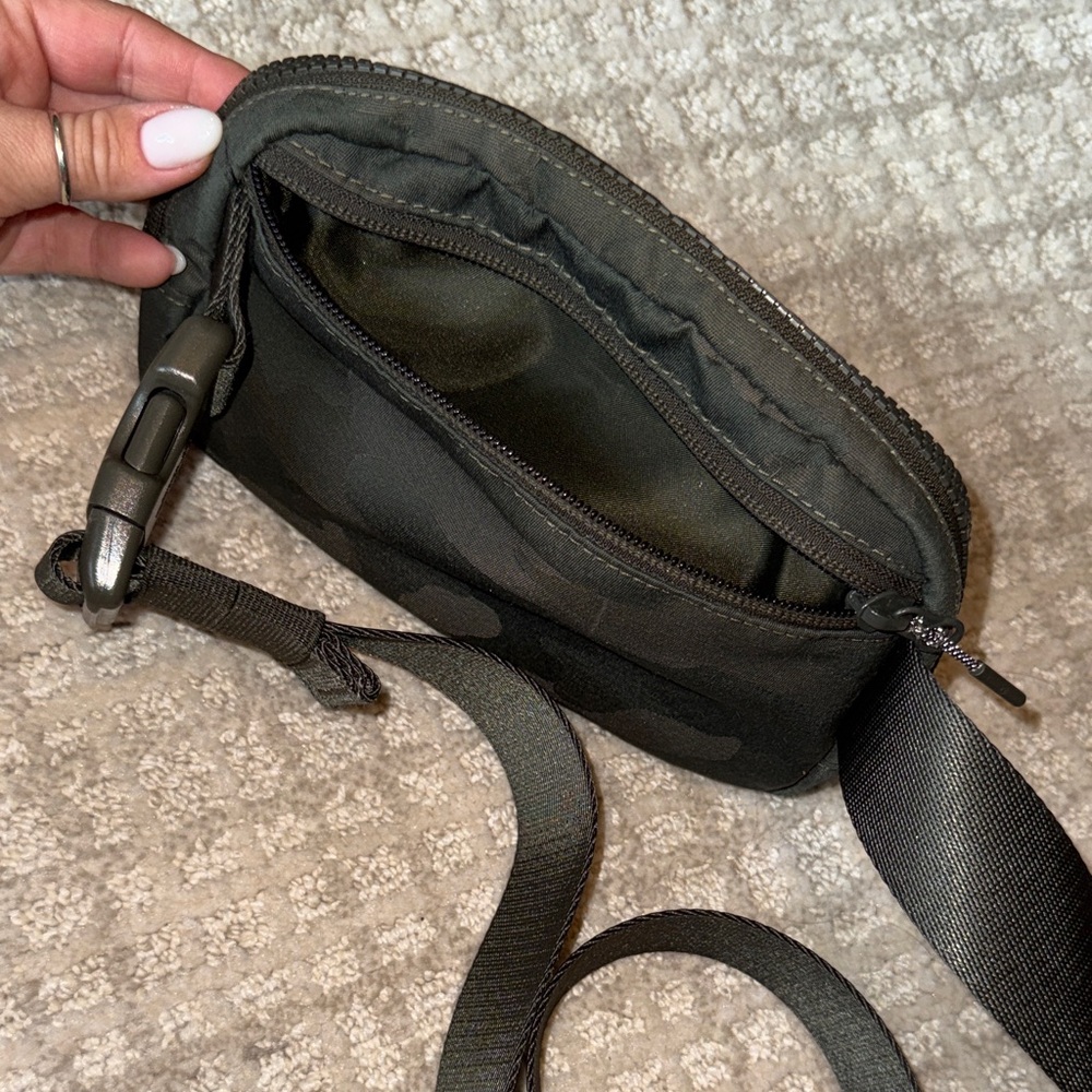 Lululemon Camo Everywhere Belt Bag 1L - Picture 6 of 9